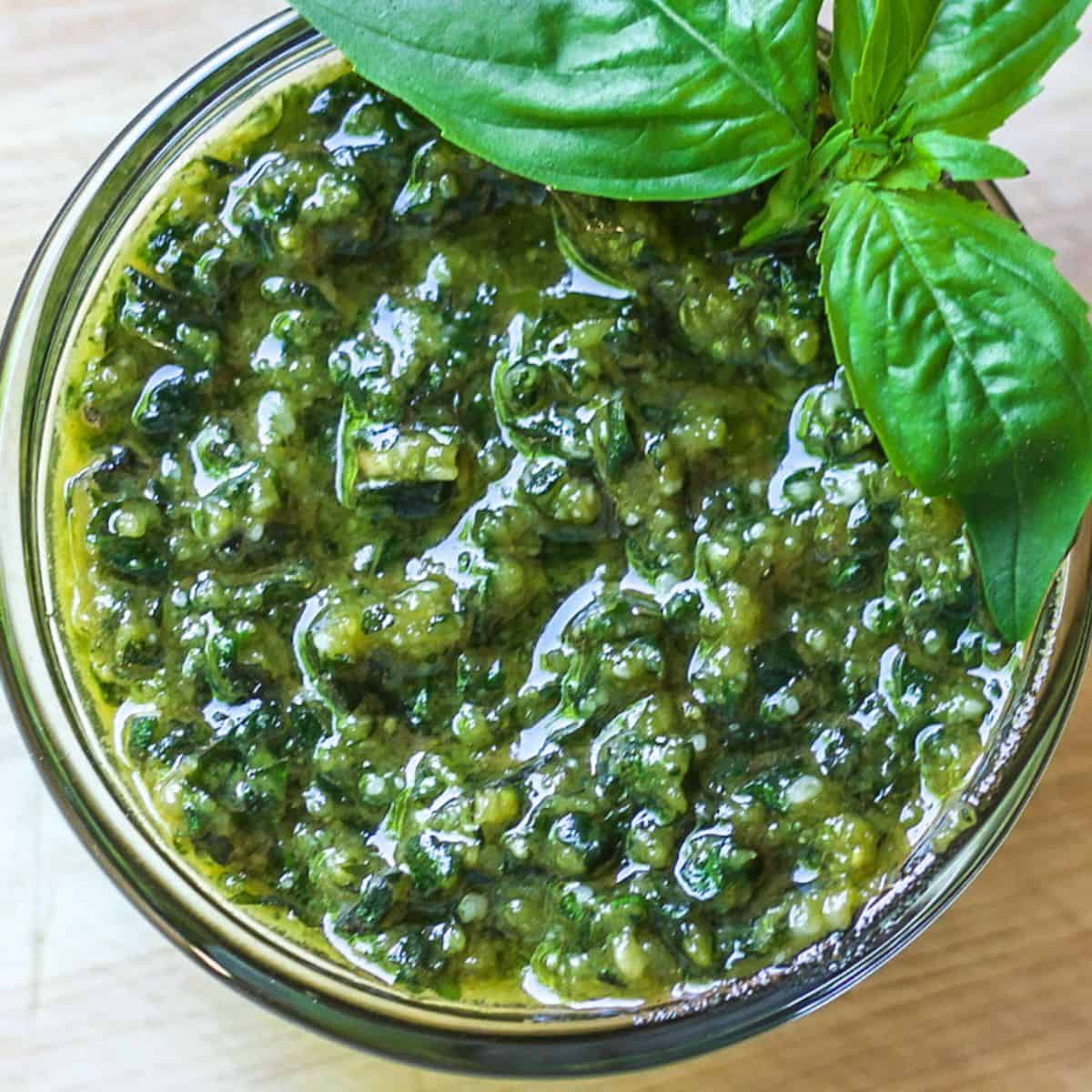 Pesto Perfection: Mortar & Pestle vs. Food Processor for Best Flavor